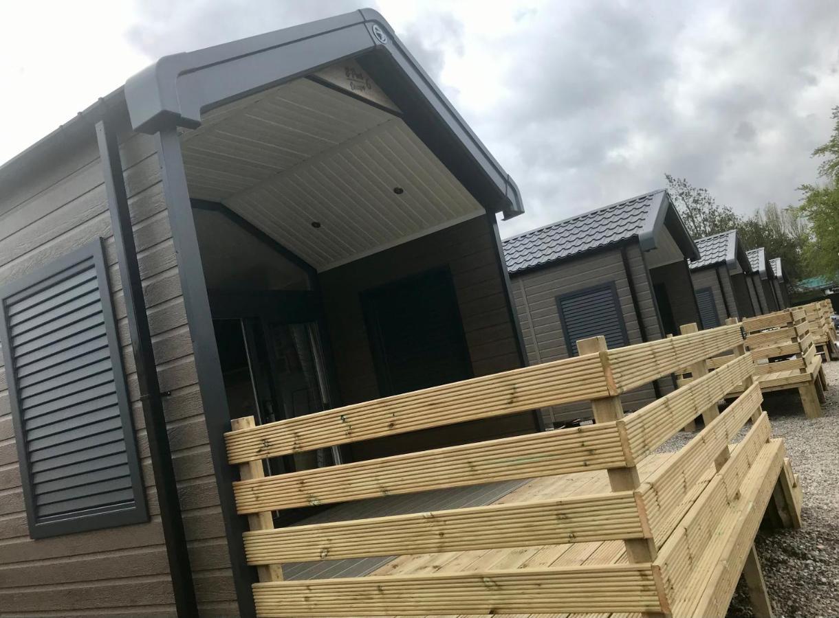 Caledonian Lodges 2 Инвернес Екстериор снимка